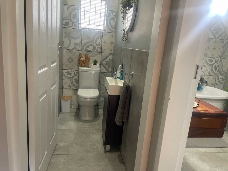 5 Bedroom Property for Sale in Universitas Free State